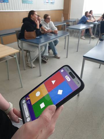 Žáci odpovídali na čas v mobilní aplikaci