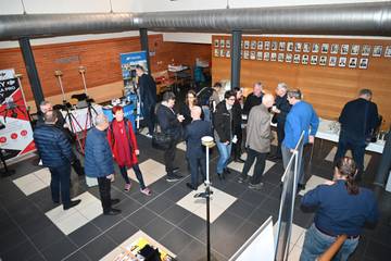Předsálí konference GNSS 2025