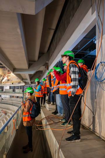 Inside the arena, visitors viewed a sample skybox. | Photo: Svatopluk Pelčák