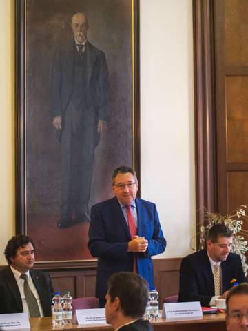 Děkan fakulty pronesl úvodní slovo