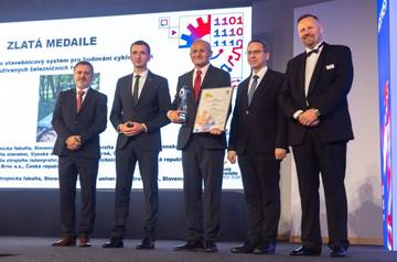 Representatives of the research team together with the Rector of Brno University of Technology accepting the award | photo: BVV