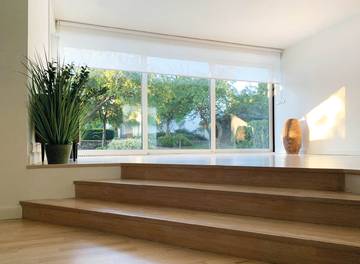 Perfectly straight roller blind with a width of 8.2 m installed as part of the exposition at the fair | Photo: Bematech