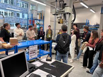 Studenti v rámci exkurze nahlédli také do laboratoří univerzity. | Foto: archiv Aleny Papežíkové