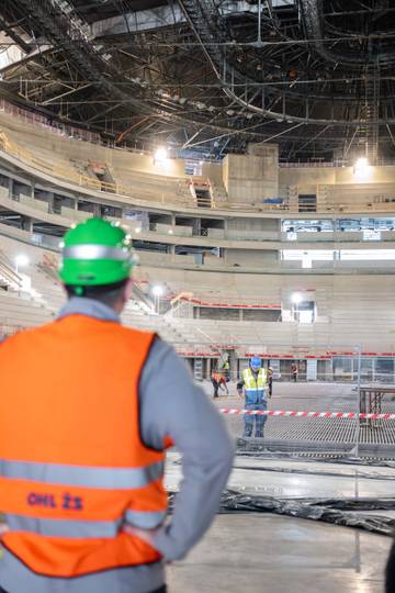 Students and staff of the faculty had a unique opportunity to observe the installation of the cooling system for the future ice surface. | Photo: Svatopluk Pelčák