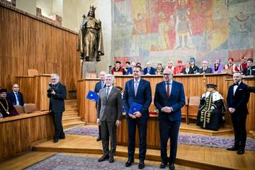 Prezident Pavel, profesor Pěnčík a ministr Bek ve Velké aule Karolina | Zdroj: MŠMT