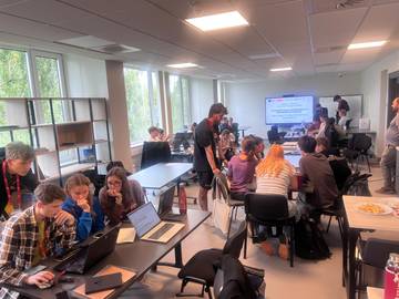 Studenti pracovali na projektech v mezinárodních týmech. | Foto: archiv Aleny Papežíkové