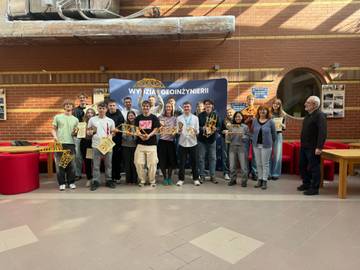 Účastníci ERASMUS+ BIP v Olštýně, Polsko se svými mosty